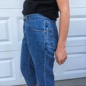 Vintage Levi’s 550 RELAXED FIT, CROPPED Jeans